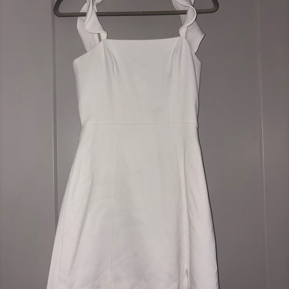 Elegant White Sleeveless Dress